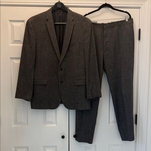 JOS. A. BANK 1905 Tailored Fit Charcoal Suit 46R/40W